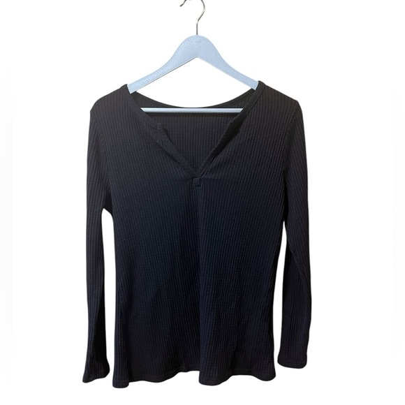Zulily Black Waffle Knit V-neck  Long Sleeve Tee – XL - Picture 1 of 4